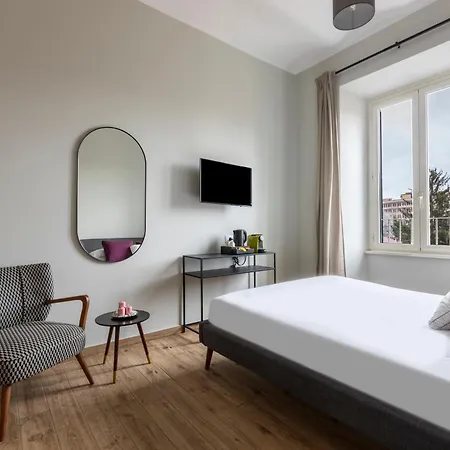 Colosseo Road By Hili Roma